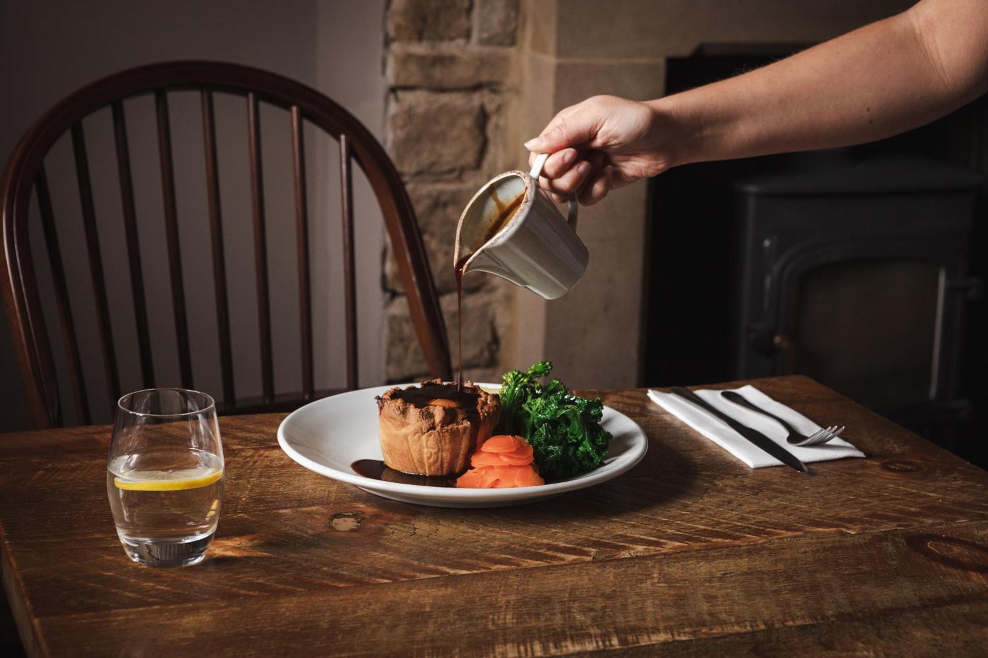 The Pilsley Inn - Chatsworth บาสโลว์ ภายนอก รูปภาพ