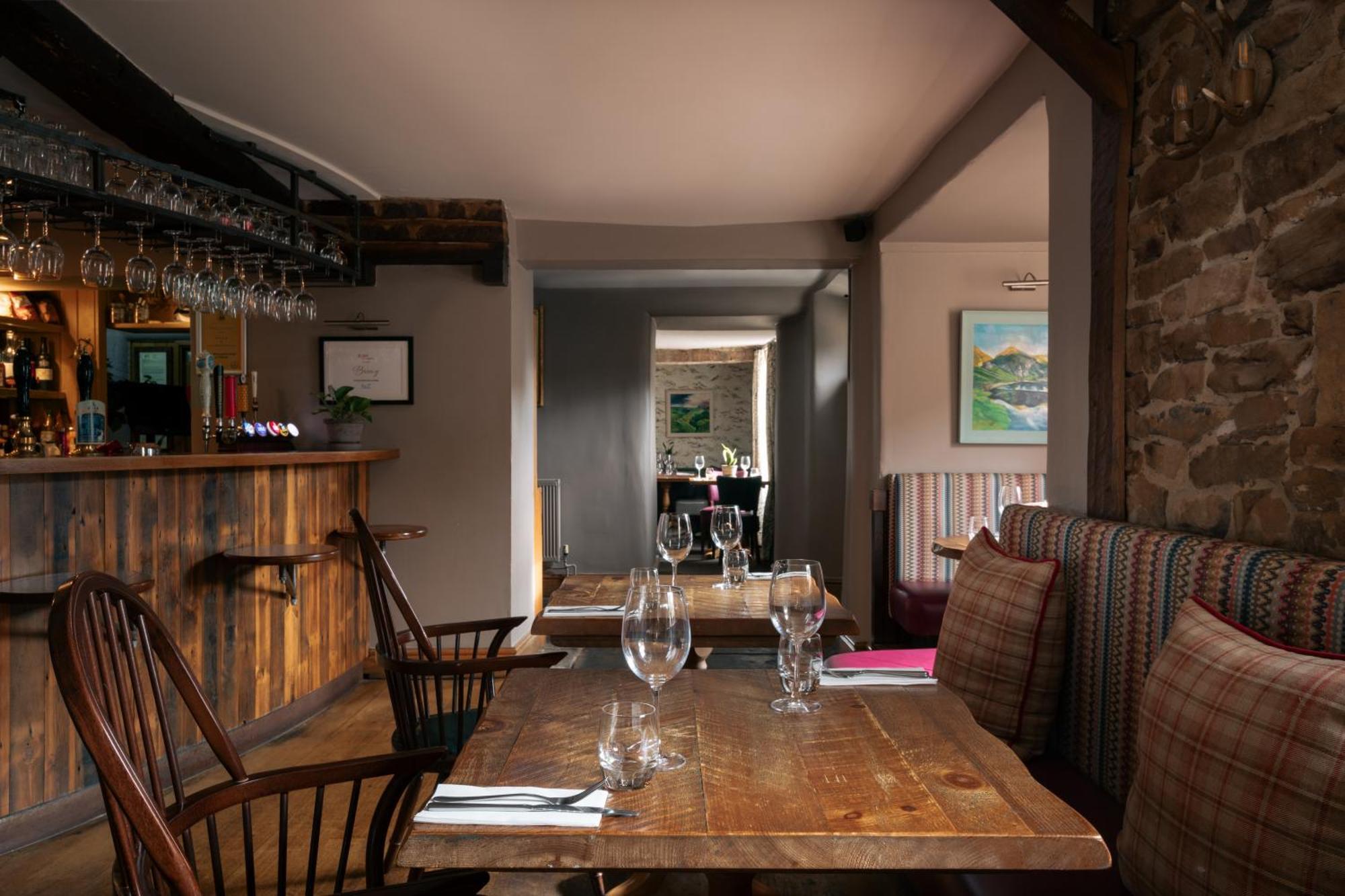 The Pilsley Inn - Chatsworth บาสโลว์ ภายนอก รูปภาพ