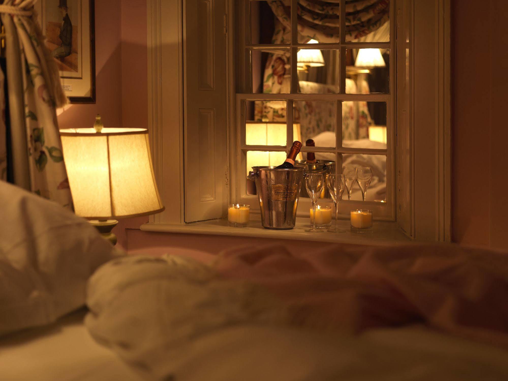 The Pilsley Inn - Chatsworth บาสโลว์ ภายนอก รูปภาพ